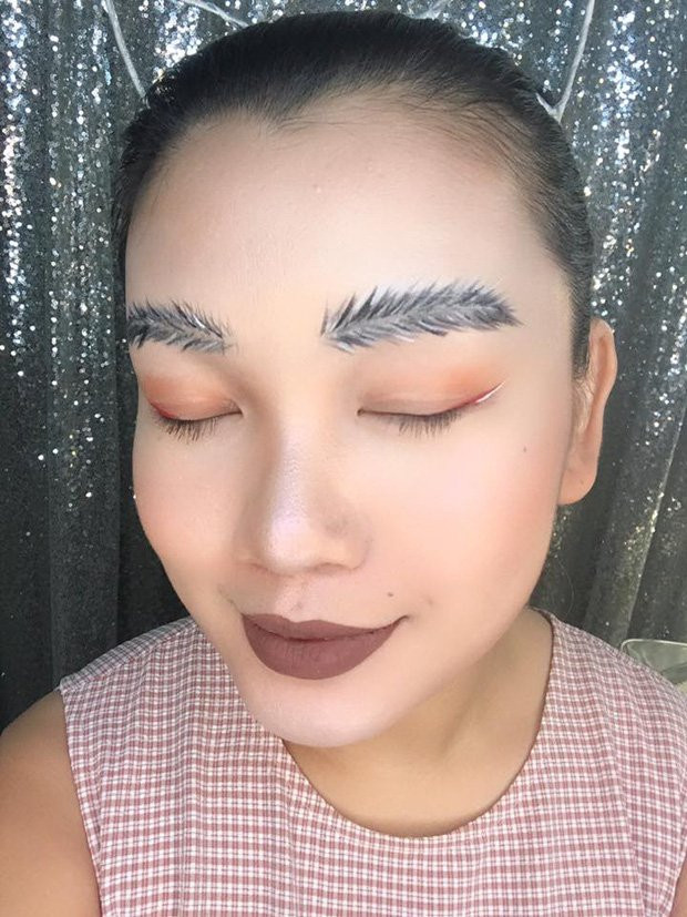 'Chết khiếp' ngắm những bộ chân mày thể hiện sự sáng tạo của chị em