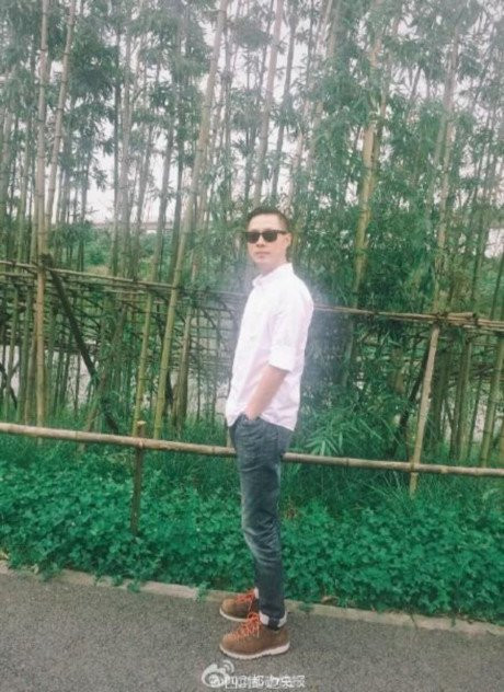 Ngỡ ngàng với gia đình 3 thế hệ trẻ trung, sành điệu từ bố cho đến mẹ và bà ngoại