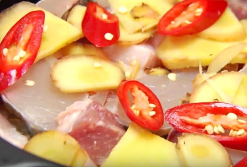 Cách làm cá trắm kho riềng 'chuẩn vị mẹ nấu' đậm đà khó quên