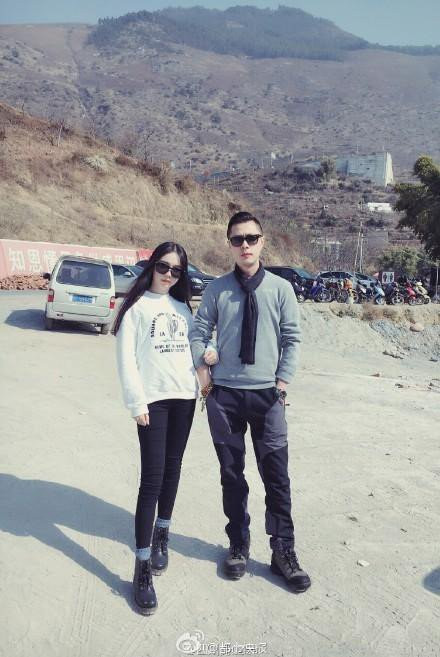 Ngỡ ngàng với gia đình 3 thế hệ trẻ trung, sành điệu từ bố cho đến mẹ và bà ngoại