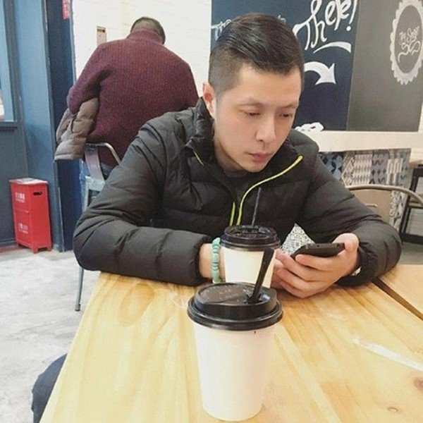 Ngỡ ngàng với gia đình 3 thế hệ trẻ trung, sành điệu từ bố cho đến mẹ và bà ngoại