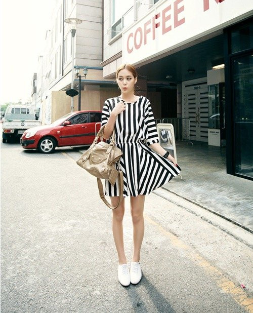 Mẹo chọn trang phục giúp cô nàng có vòng 1 đẫy đà không lo sợ 'lộ hàng'