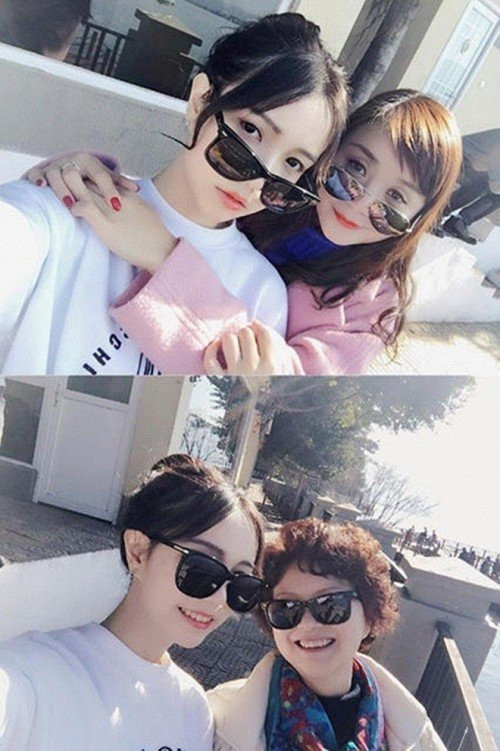 Ngỡ ngàng với gia đình 3 thế hệ trẻ trung, sành điệu từ bố cho đến mẹ và bà ngoại