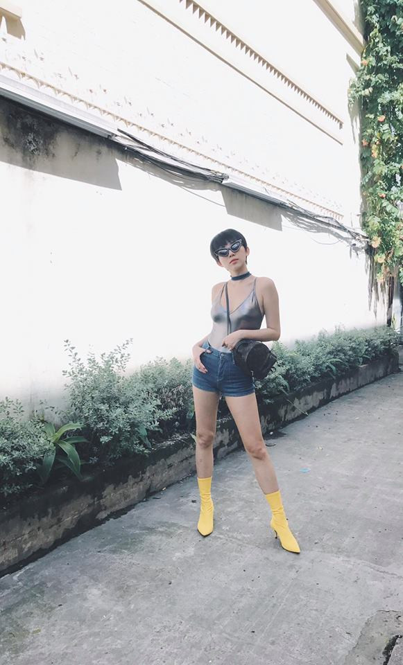 Có gì đặc biệt trong đôi giày kiêm tất đang khiến chị em làng sao 'phát sốt'?