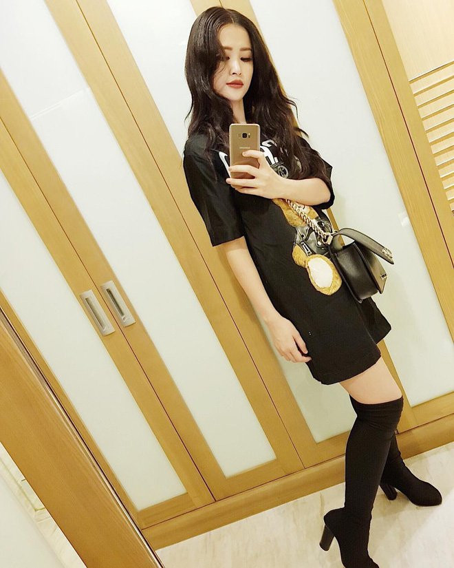 Có gì đặc biệt trong đôi giày kiêm tất đang khiến chị em làng sao 'phát sốt'?