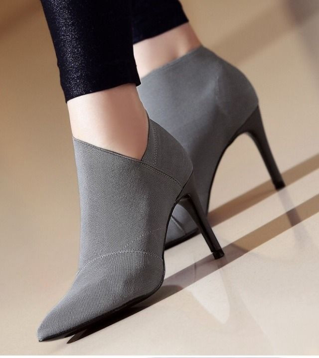 Có gì đặc biệt trong đôi giày kiêm tất đang khiến chị em làng sao 'phát sốt'?