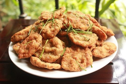 Chả nhái vàng ươm là một trong những món nhậu “đưa rượu” số một