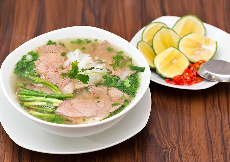 Phở Hà Nội ngon nức tiếng bởi nước dùng ngọt