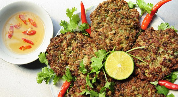 Chả rươi không phải lúc nào cũng có sẵn nên được xét vào nhóm đặc sản 