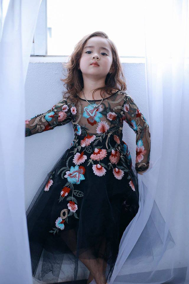 Xao xuyến con tim với bé mẫu nhí 5 tuổi xinh đẹp tựa thiên thần