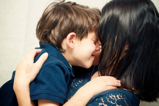 Rơi nước mắt bức thư mẹ gửi con trai: 'Đó là lần đầu tiên mẹ đánh con đau đến thế'