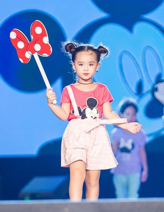 Xao xuyến con tim với bé mẫu nhí 5 tuổi xinh đẹp tựa thiên thần