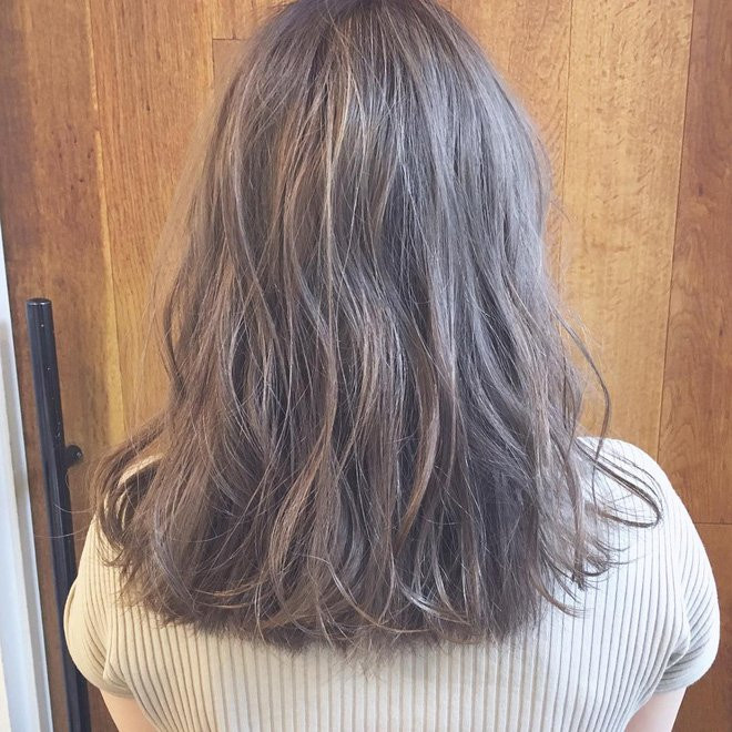 Mắt ánh kim, môi son nhòe chính là xu hướng làm đẹp của chị em mùa thu này