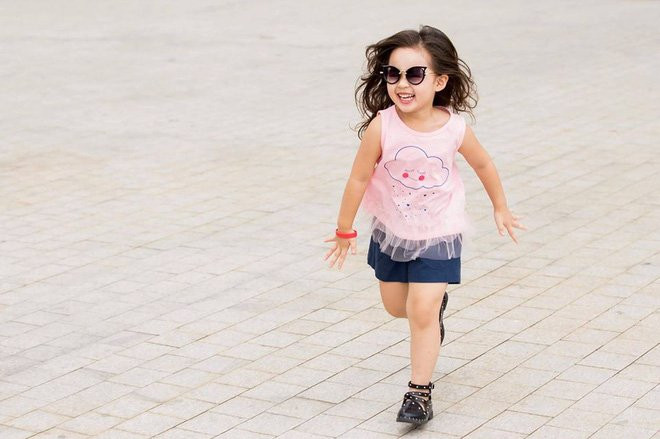 Xao xuyến con tim với bé mẫu nhí 5 tuổi xinh đẹp tựa thiên thần