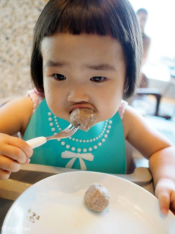 Thánh ăn Tiểu Man tiếp tục làm cư dân mạng 'phát sốt' vì quá sức đáng yêu