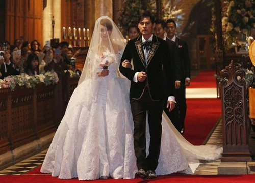 Điểm danh những 'đám cưới thế kỷ' gây 'sốt' của làng giải trí Hoa ngữ