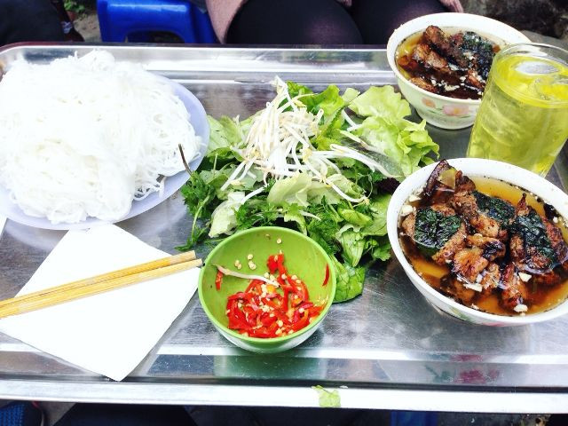 Những quán bún chả nức tiếng ở Hà Nội 'chỉ nghe thôi đã thấy thèm'