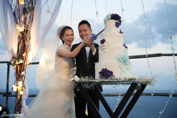 Điểm danh những 'đám cưới thế kỷ' gây 'sốt' của làng giải trí Hoa ngữ