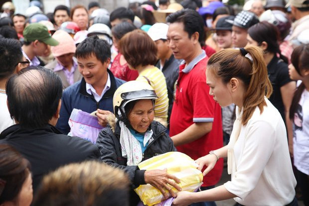 Không cần 'câu like', Mỹ Tâm vẫn khiến hàng nghìn người hâm mộ vì tấm lòng đẹp