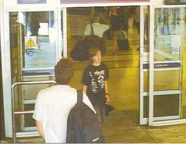 Thực hư vụ cậu bé mất tích bí ẩn sau khi mua vé tàu 1 chiều đến London