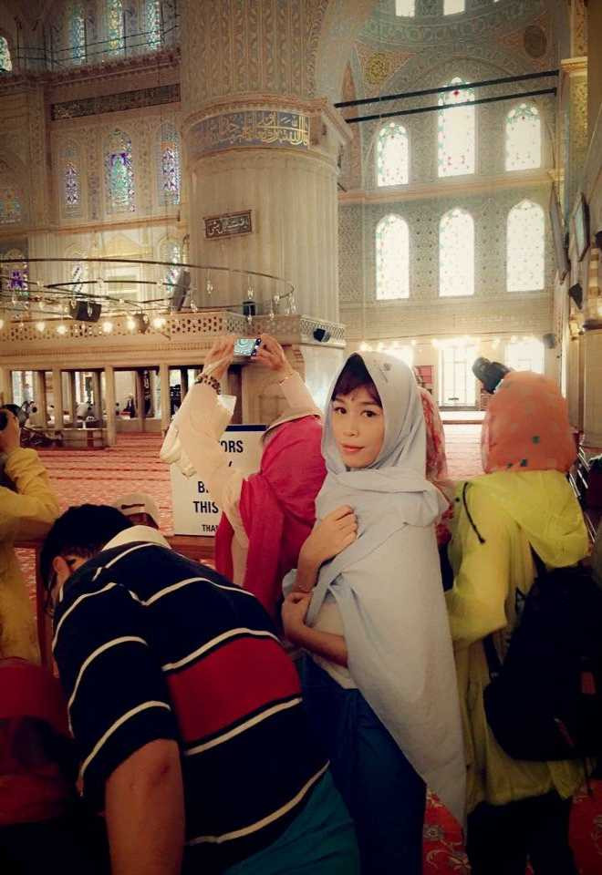 'Người đàn ông Thời sự' Quang Minh bất ngờ kết hôn với bạn gái 8X ở tuổi 41