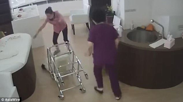 Thiếu trách nhiệm, nữ hộ lý làm bé sơ sinh 19 ngày tuổi rơi đập đầu xuống đất