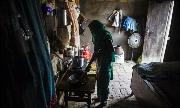 Hé lộ cuộc sống đầy tủi nhục của 'cô dâu 8 tuổi' ngoài đời thực