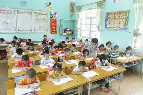 Đóng tiền lắp điều hòa trên lớp: Có cần thiết hay là 'vẽ chuyện'?