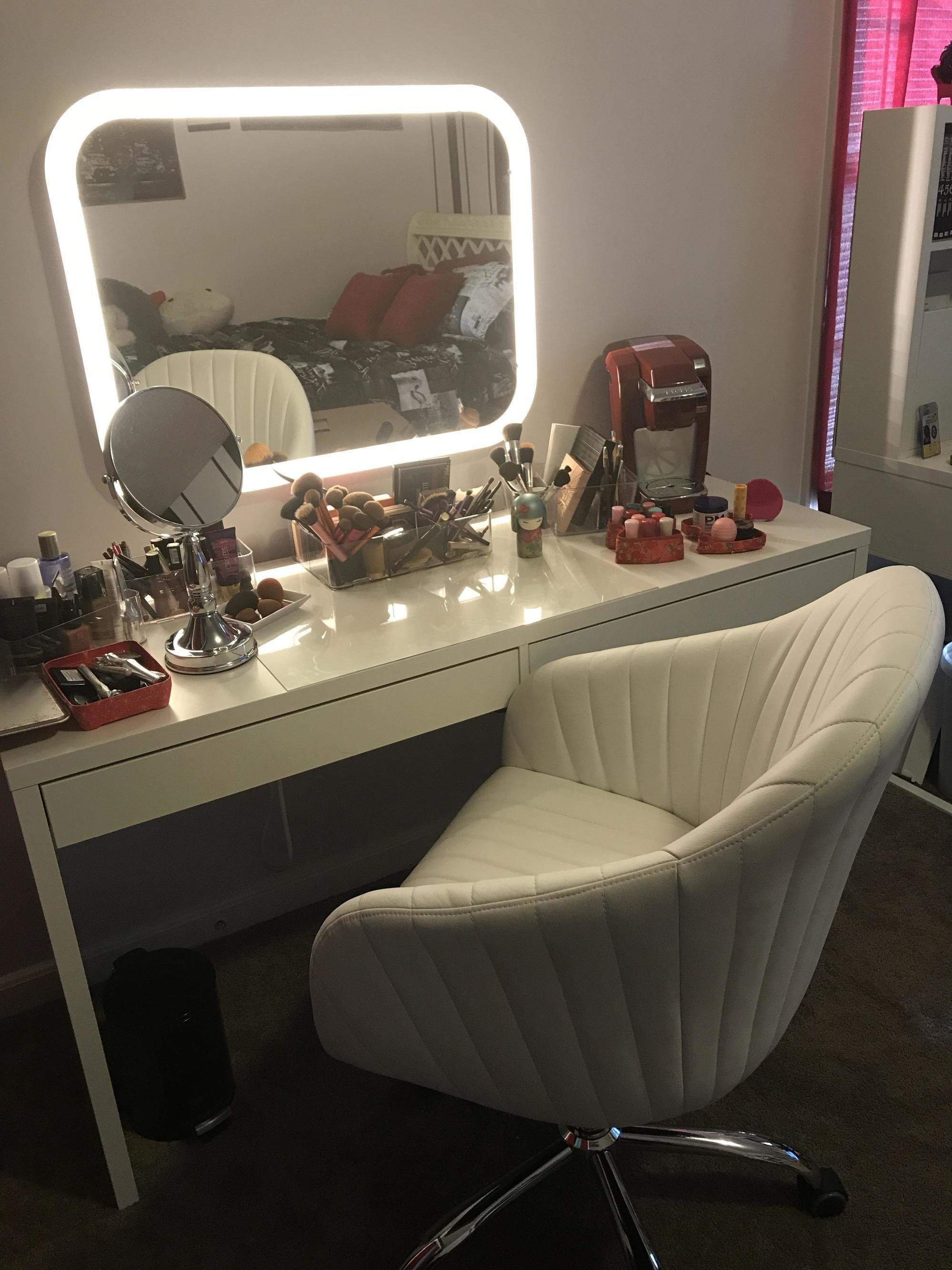 Những mẫu bàn trang điểm sẽ khiến bạn 'ngất xỉu' vì quá đẹp