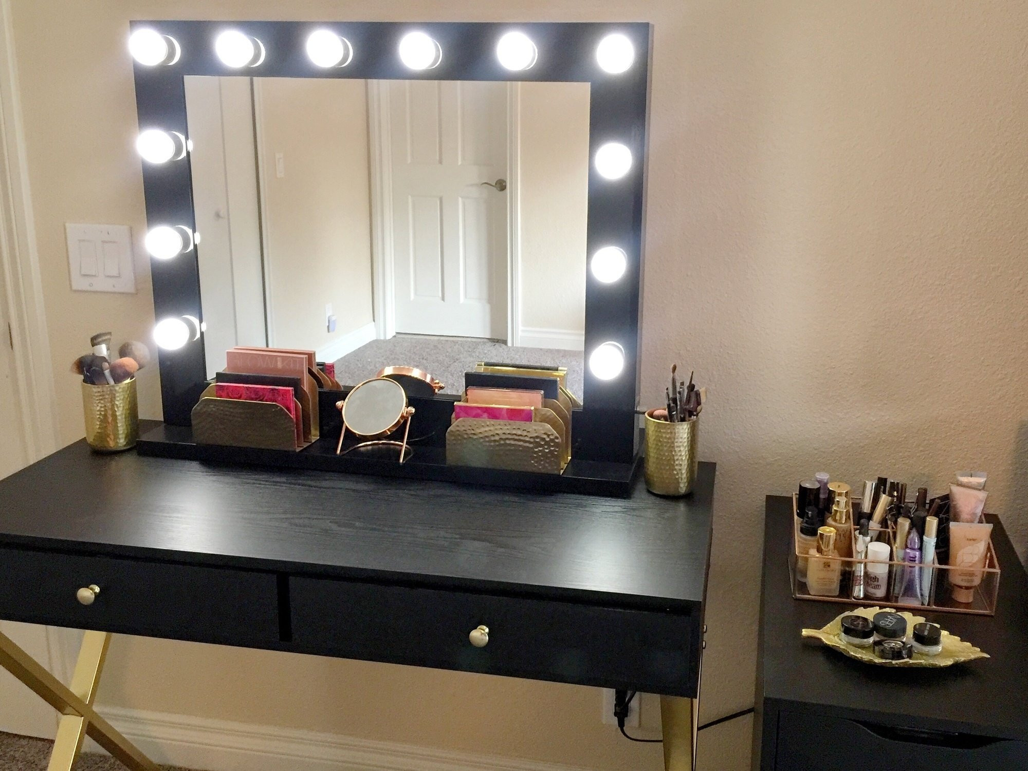 Những mẫu bàn trang điểm sẽ khiến bạn 'ngất xỉu' vì quá đẹp