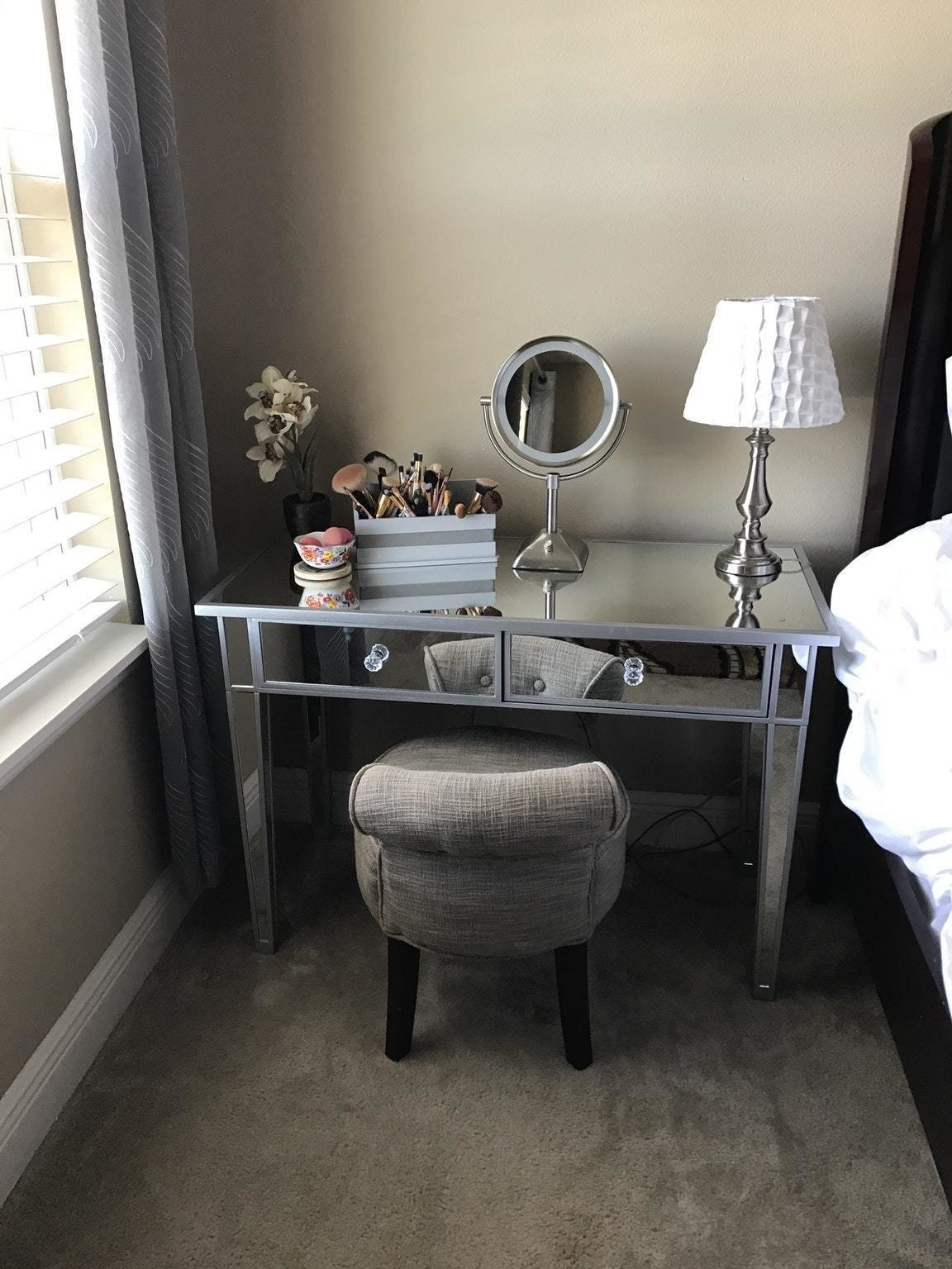 Những mẫu bàn trang điểm sẽ khiến bạn 'ngất xỉu' vì quá đẹp