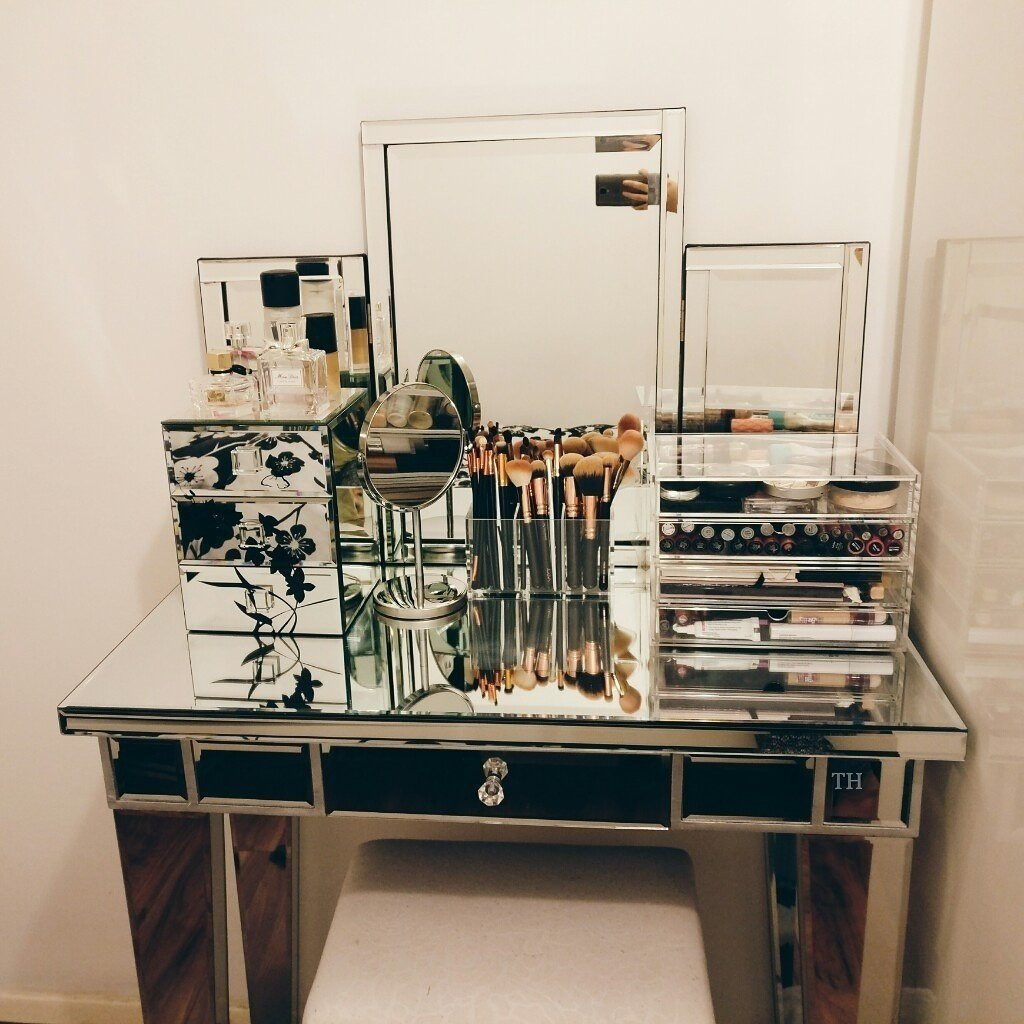 Những mẫu bàn trang điểm sẽ khiến bạn 'ngất xỉu' vì quá đẹp