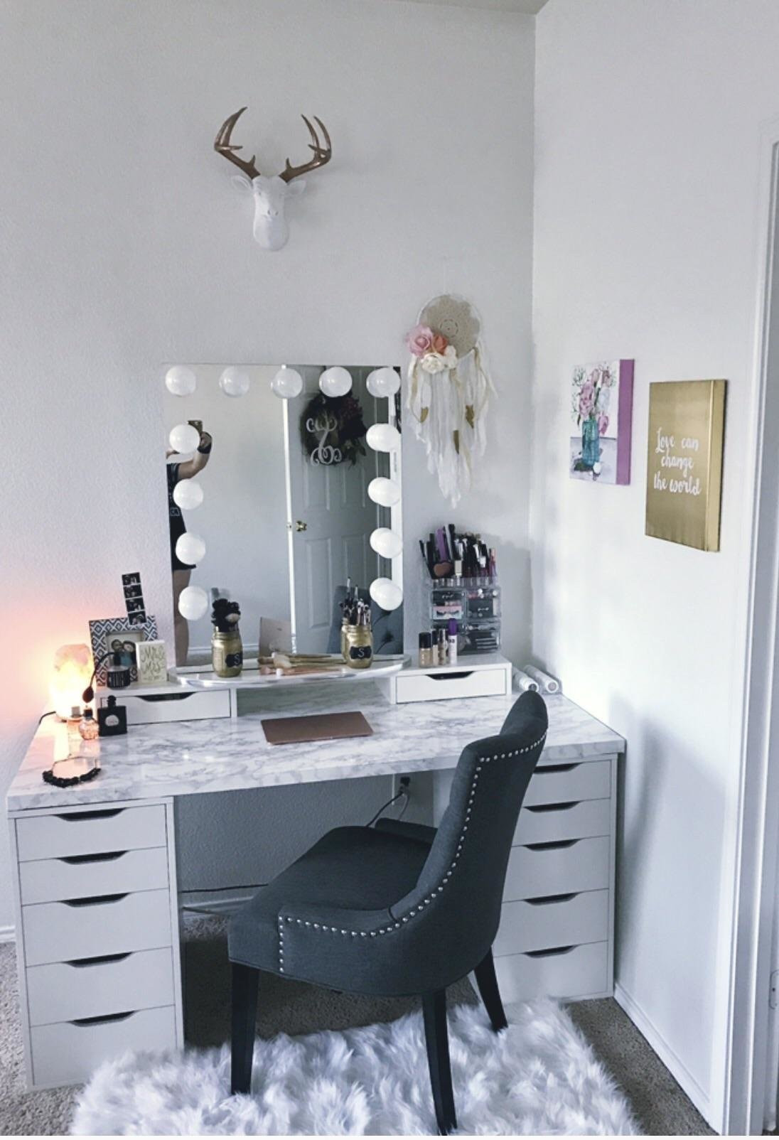 Những mẫu bàn trang điểm sẽ khiến bạn 'ngất xỉu' vì quá đẹp