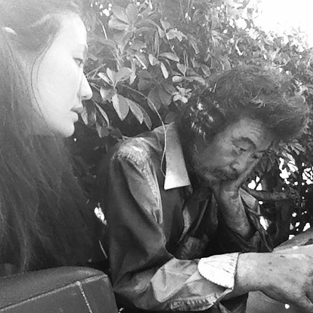 10 năm đằng đẵng tìm cha thất lạc, con gái bàng hoàng khi gặp lại cha