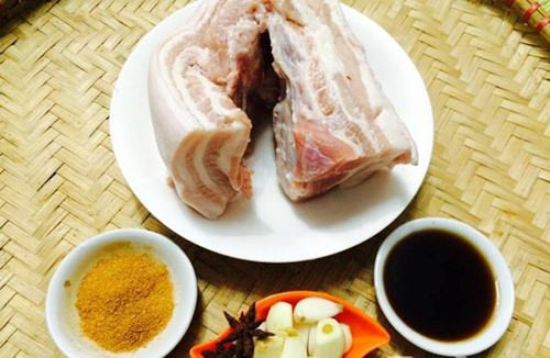 Khéo tay vào bếp làm thịt ba chỉ cuộn ướp ngũ vị lạ miệng