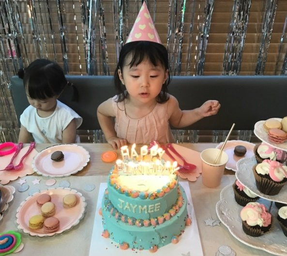 Cặp đôi bố và con gái dễ thương nhất đang gây 'bão' mạng xã hội châu Á