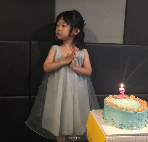 Cặp đôi bố và con gái dễ thương nhất đang gây 'bão' mạng xã hội châu Á