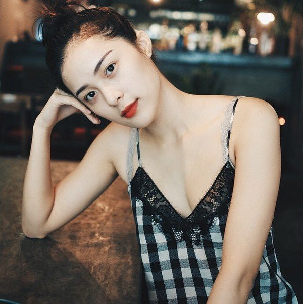 Vẻ đẹp 'không góc chết' của Hạ Vi thực chất là do phẫu thuật hay chỉ là mẹo trang điểm?