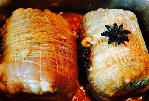 Khéo tay vào bếp làm thịt ba chỉ cuộn ướp ngũ vị lạ miệng