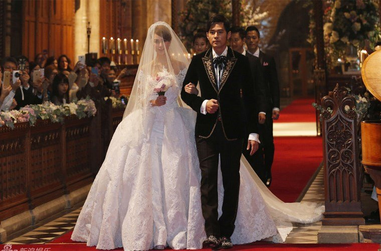 Không còn choáng với nhẫn cưới 18 tỷ của Phạm Băng Băng khi thấy nhẫn cưới những cặp sau