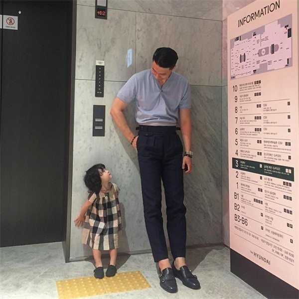 Cặp đôi bố và con gái dễ thương nhất đang gây 'bão' mạng xã hội châu Á