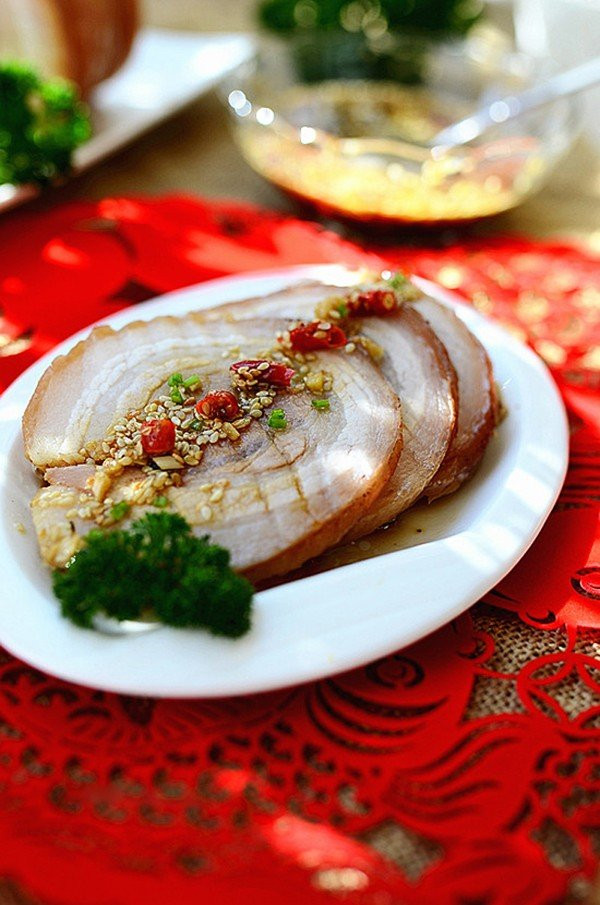 Khéo tay vào bếp làm thịt ba chỉ cuộn ướp ngũ vị lạ miệng