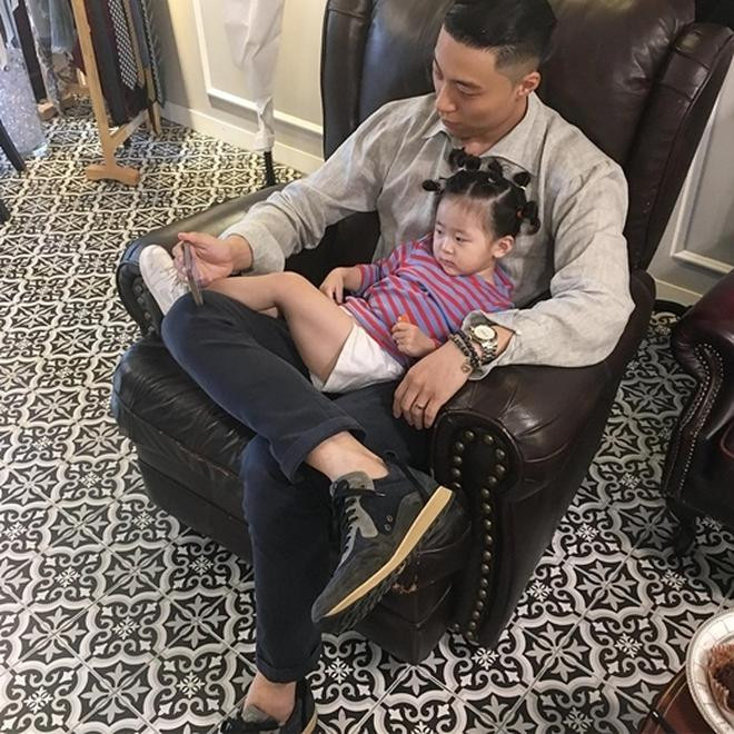 Cặp đôi bố và con gái dễ thương nhất đang gây 'bão' mạng xã hội châu Á