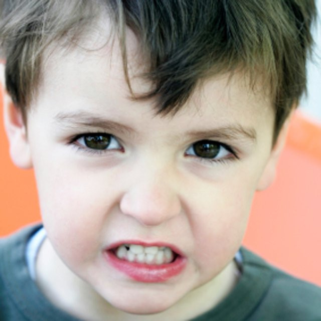 Bỏ ngay 9 thói quen tai hại khiến con càng lớn càng xấu