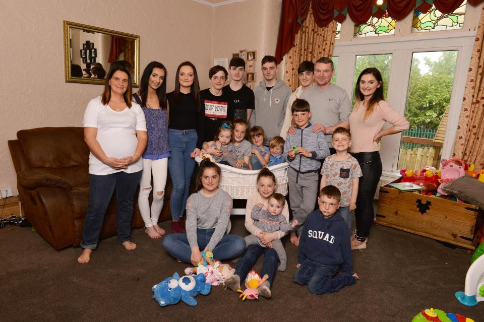 Cặp vợ chồng quyết định dừng sinh con sau khi sinh đứa thứ 20 vì... hết tên để đặt