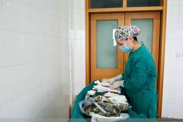 Tận mắt chứng kiến ca sinh mổ chân thật đến từng chi tiết mà mẹ nào cũng nên xem