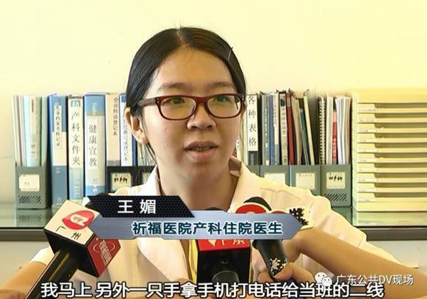 Nữ bác sĩ quỳ 25 phút liên tục để cứu sống mẹ con sản phụ