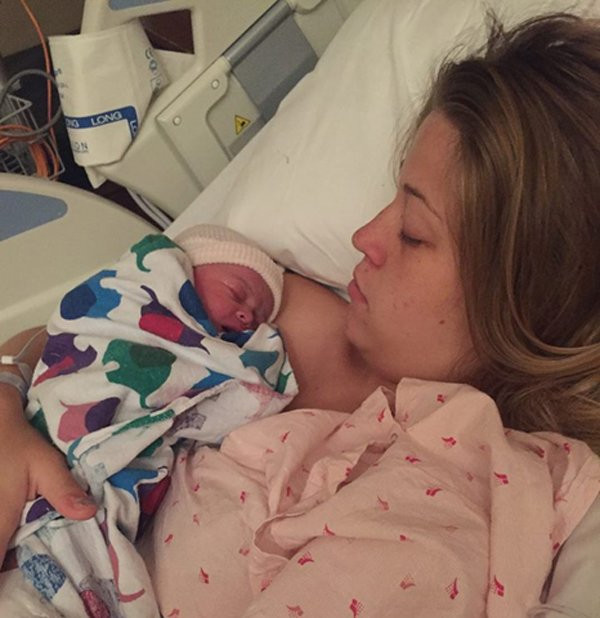 Mẹ lo lắng tới viện vì thai nhi cả ngày không máy, bác sĩ bảo: 'Mổ ngay còn kịp'