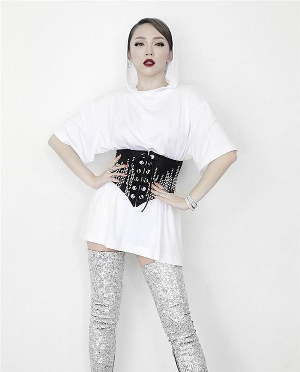 Chiếc áo giúp phụ nữ Châu Âu sở hữu vòng eo con kiến mà chẳng cần ăn kiêng