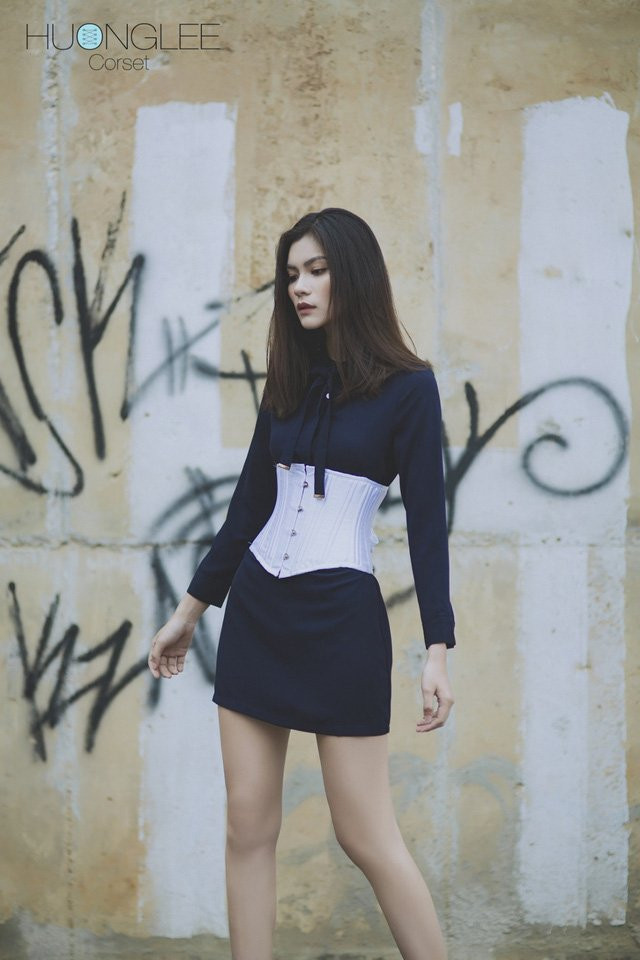 Chiếc áo giúp phụ nữ Châu Âu sở hữu vòng eo con kiến mà chẳng cần ăn kiêng